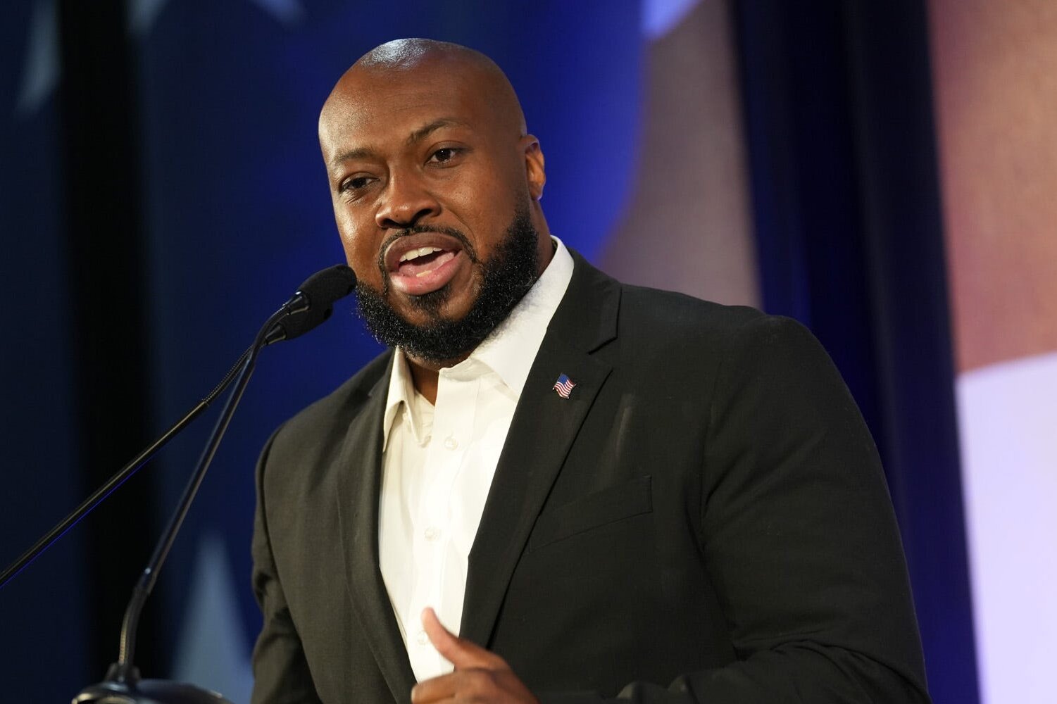 Democrat Quits Senate Race in South Dakota, Clearing Way for Independent