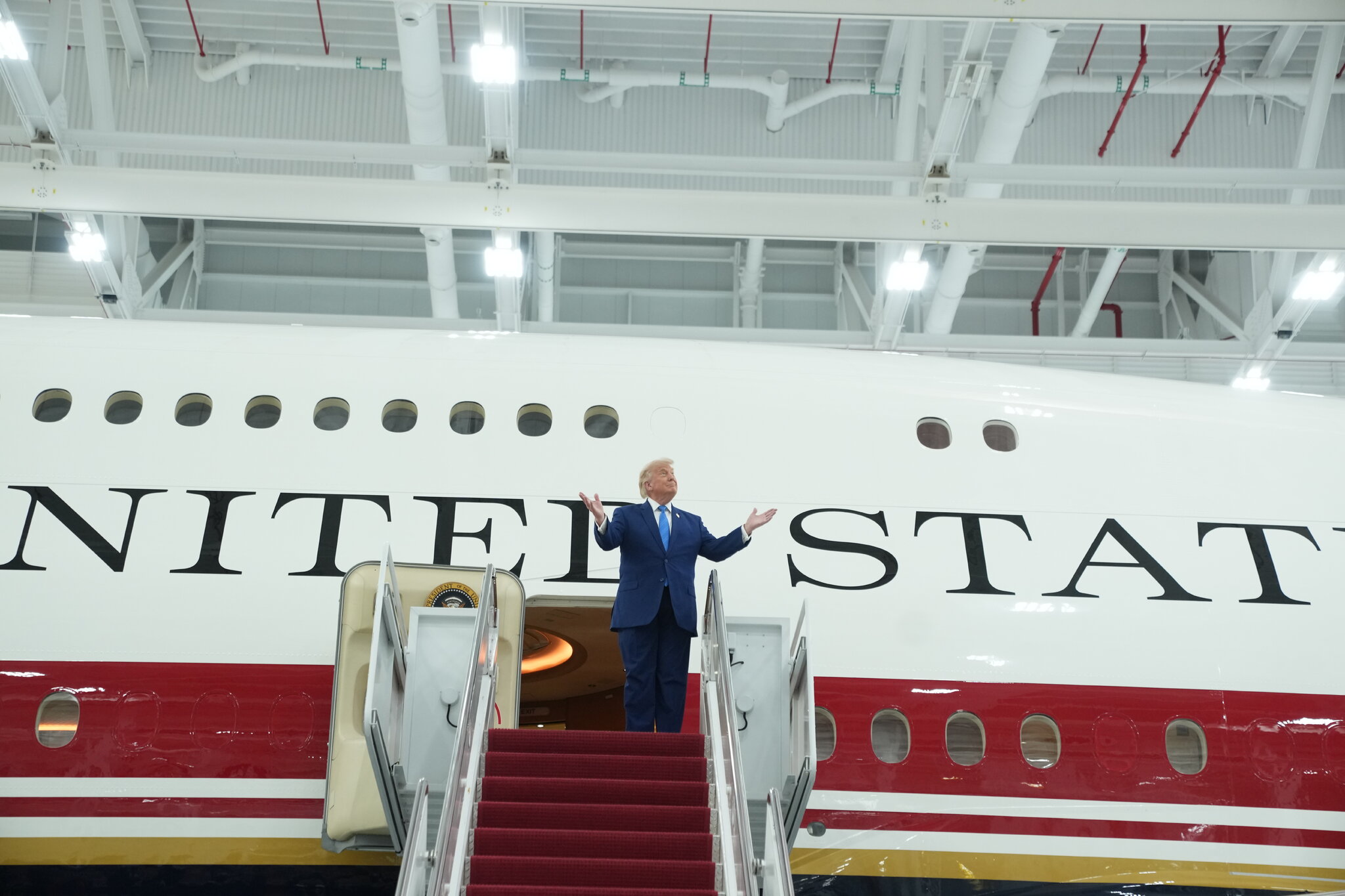 Trump Said Qatari Jet Was Destined for His Library. That May Change.