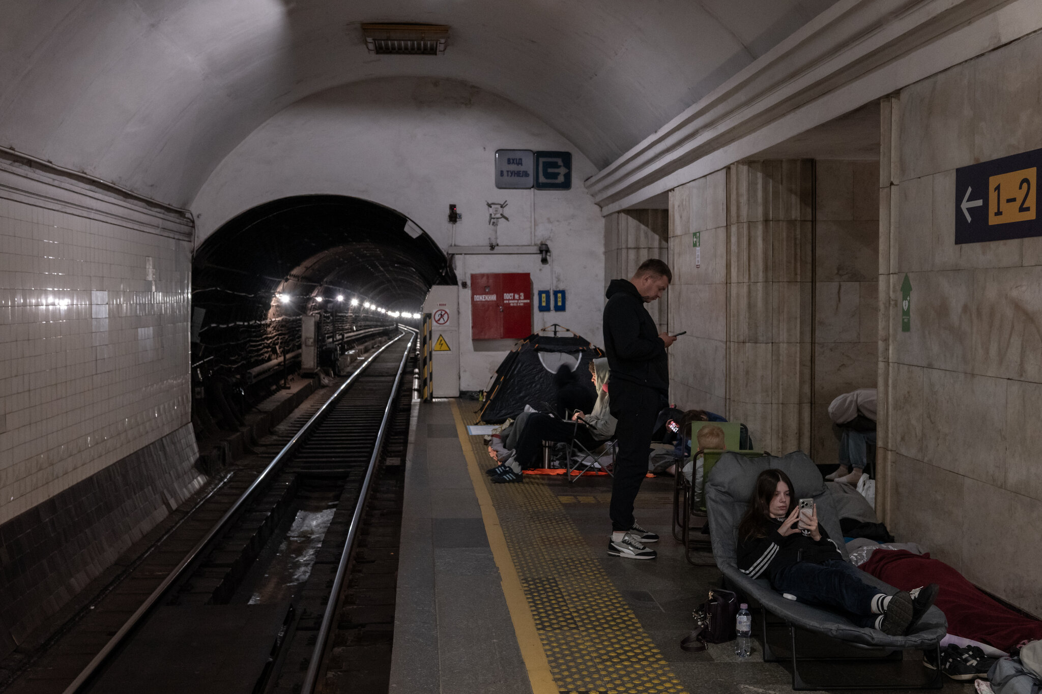 If Phones Are Buzzing, It’s Time to Take Shelter in Ukraine