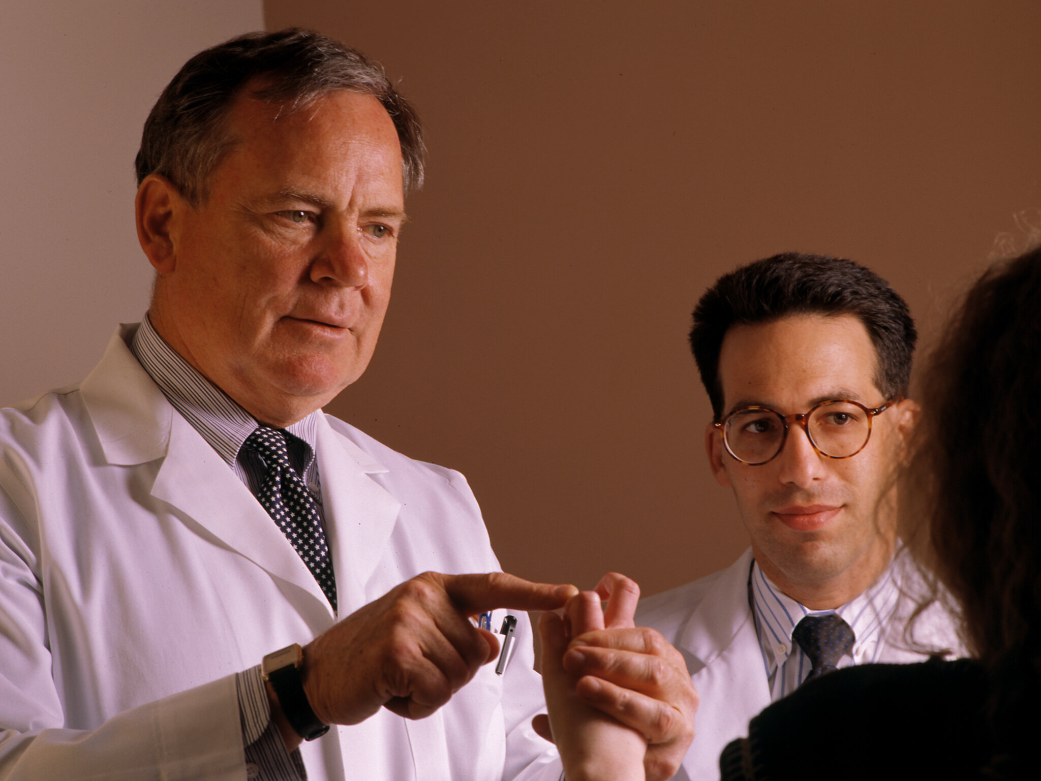 James R. Urbaniak, Master of Stitching Back Fingers, Dies at 90