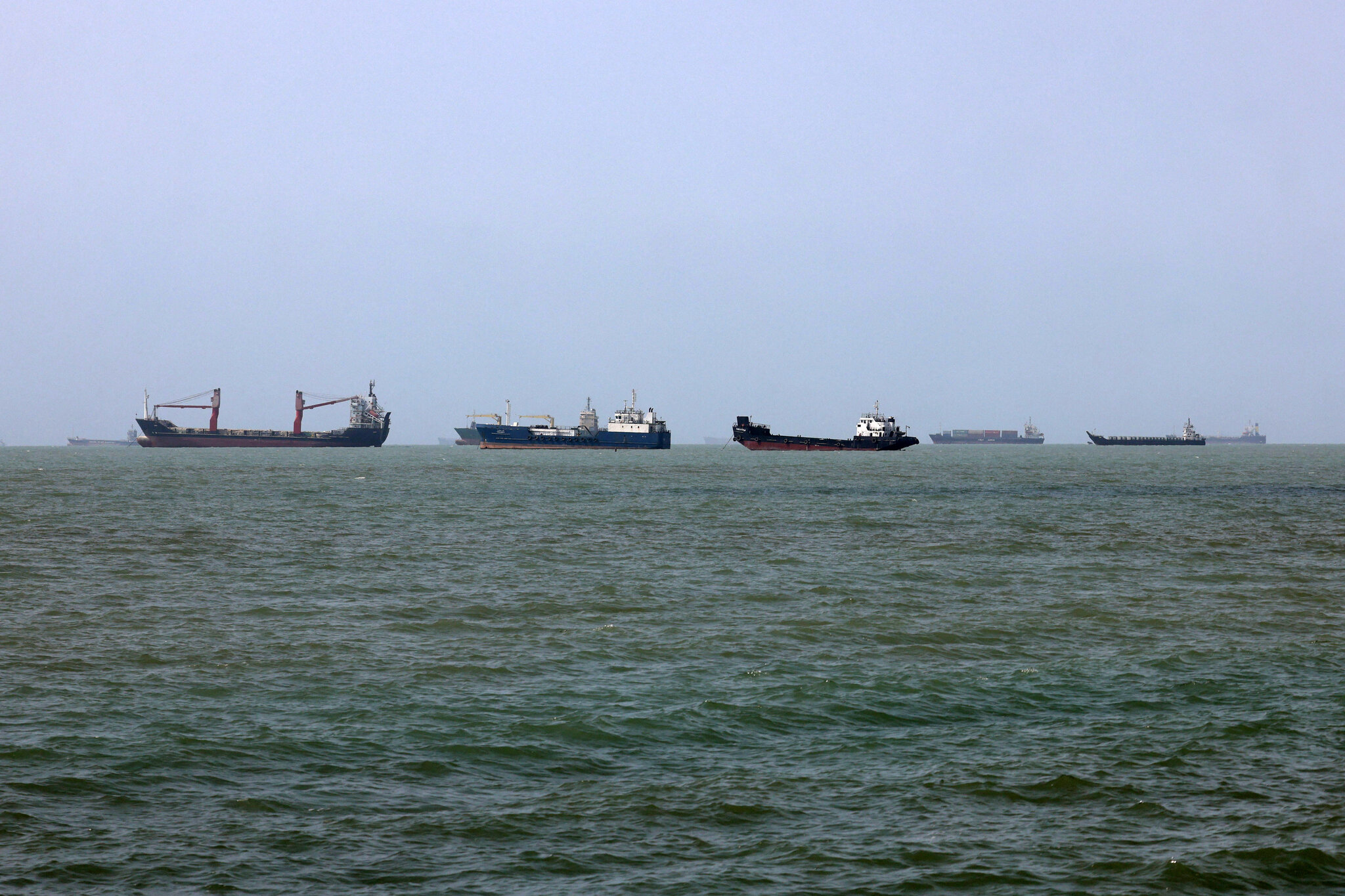 Iran Insists Strait Will Stay Closed Until U.S. Agrees to Demands