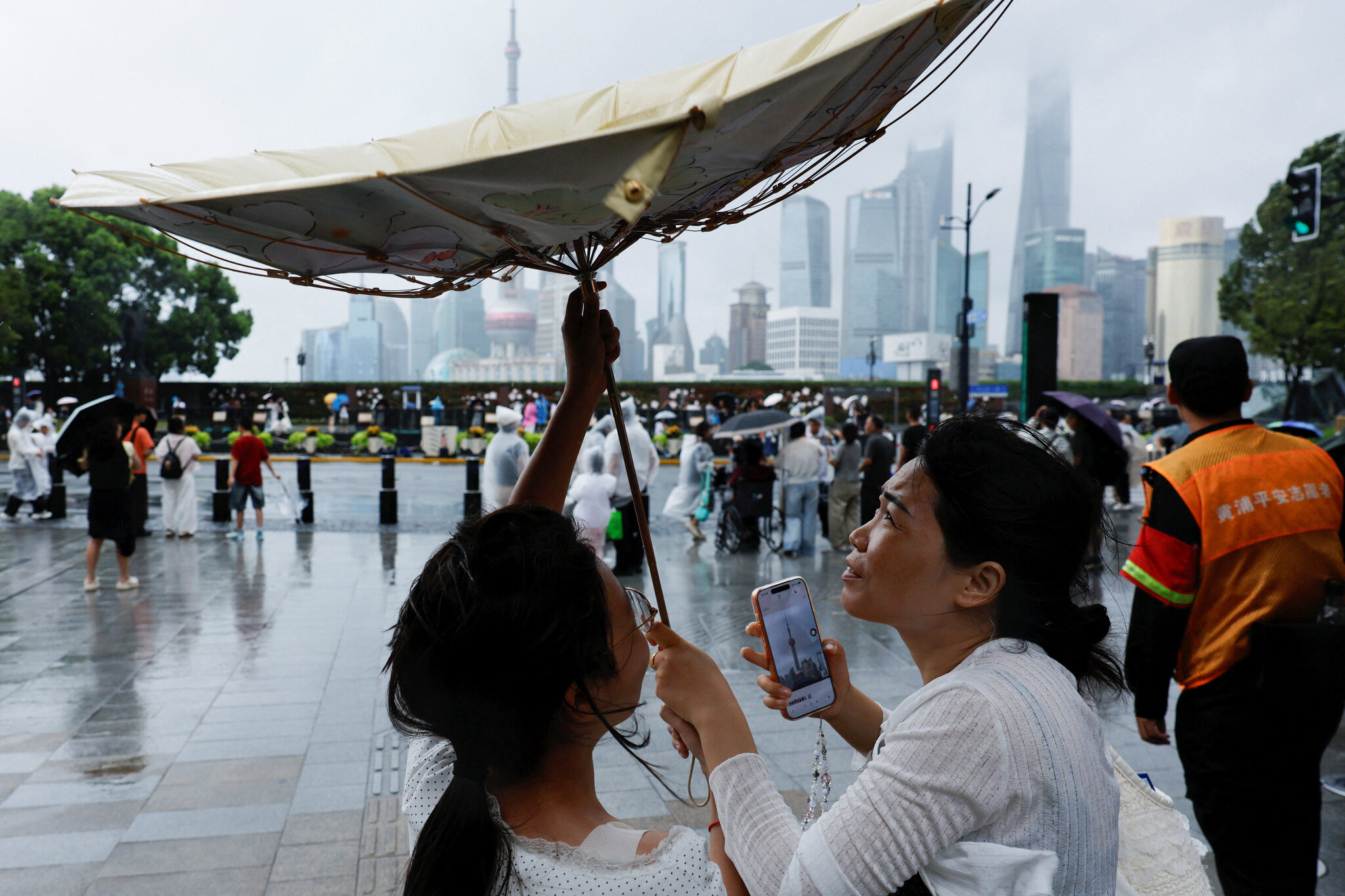 Typhoon Dolphin Barrels Into China, Prompting Mass Evacuations
