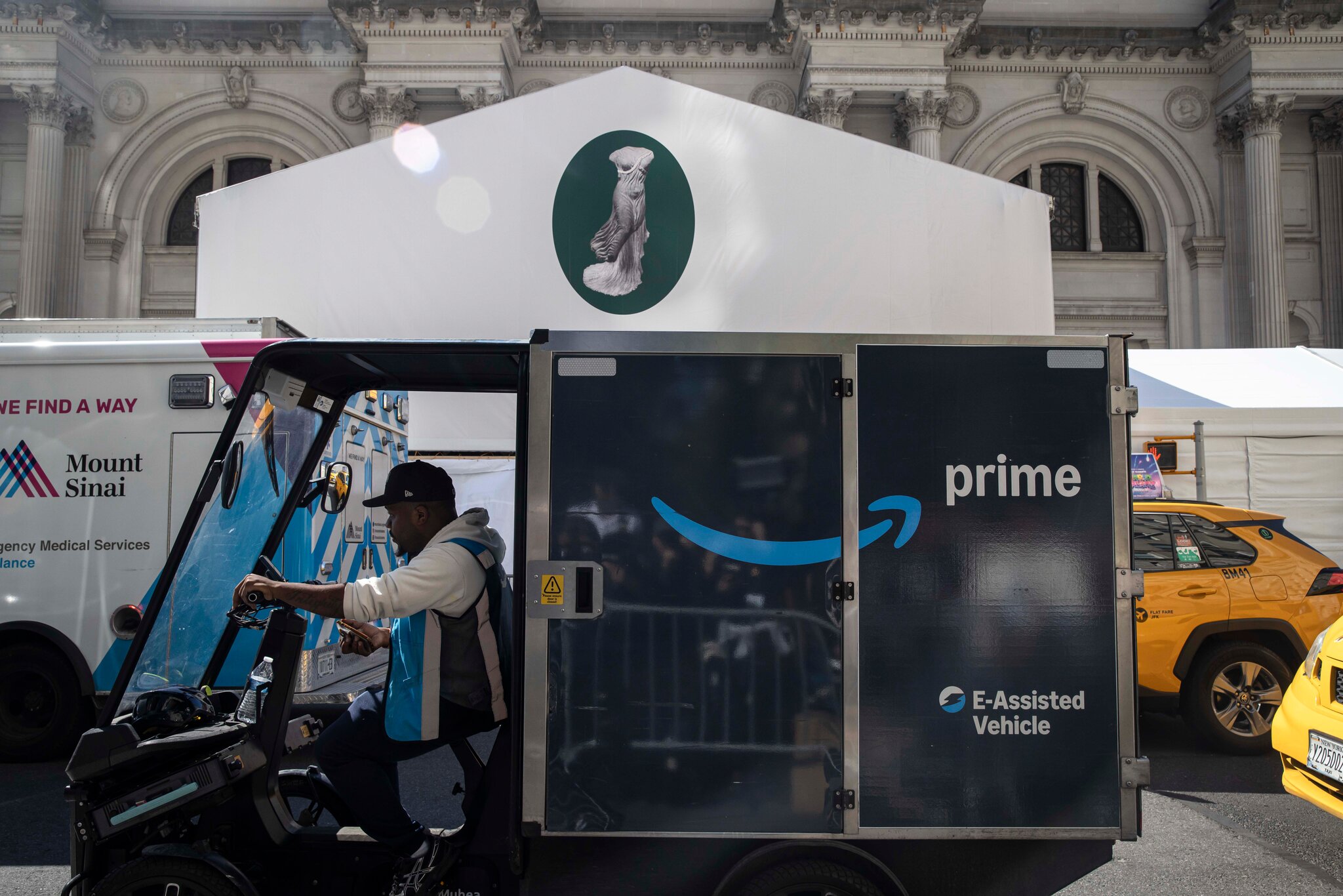 A Fight Brews Between Mamdani and Amazon Over Delivery Workers