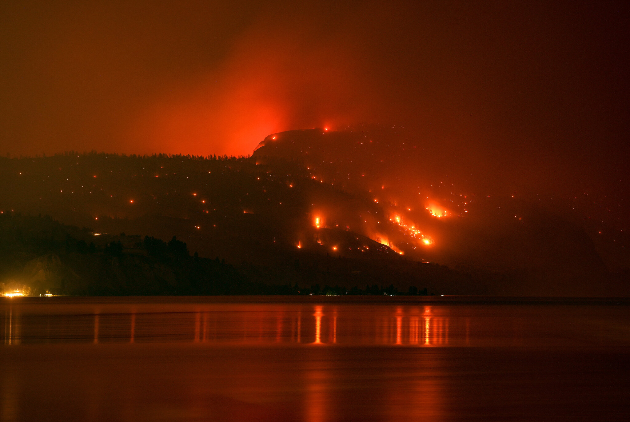 Explosive Wildfire in British Columbia Leaves 1 Dead