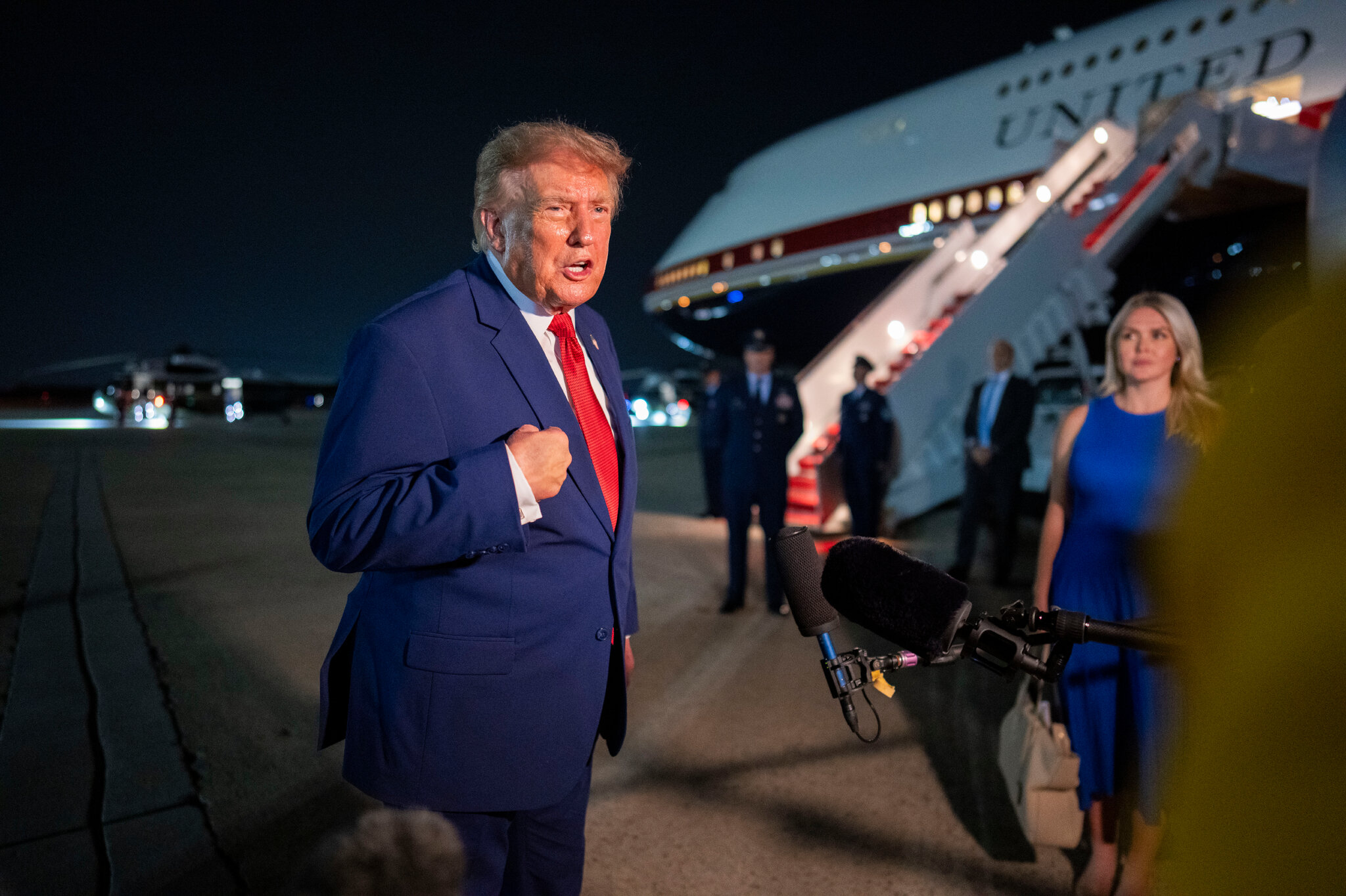 Trump Says Secret Service Ordered Air Force One Swap