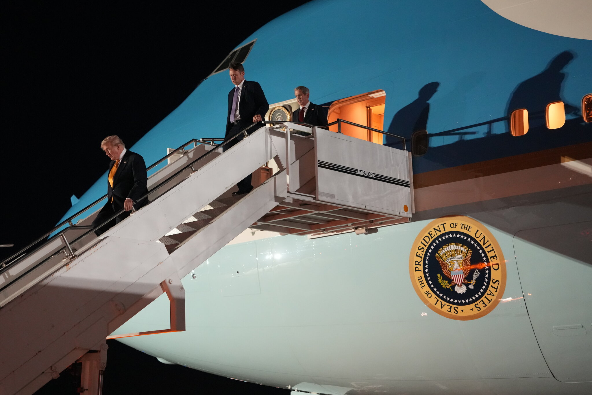 Even Some Cabinet Members Didn’t Join Trump’s Secret Flight. Here’s Who Did.