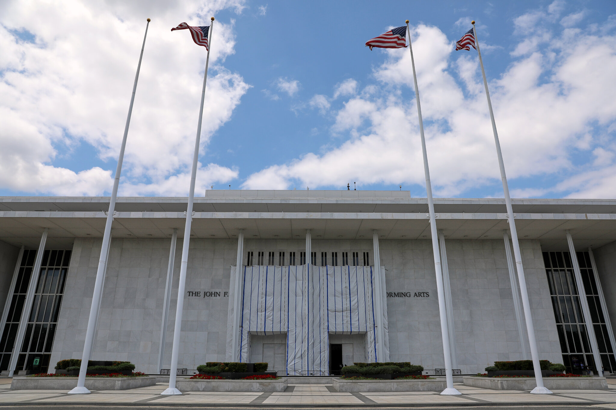 Kennedy Center Board Decides to Inscribe Trump’s Name on Building