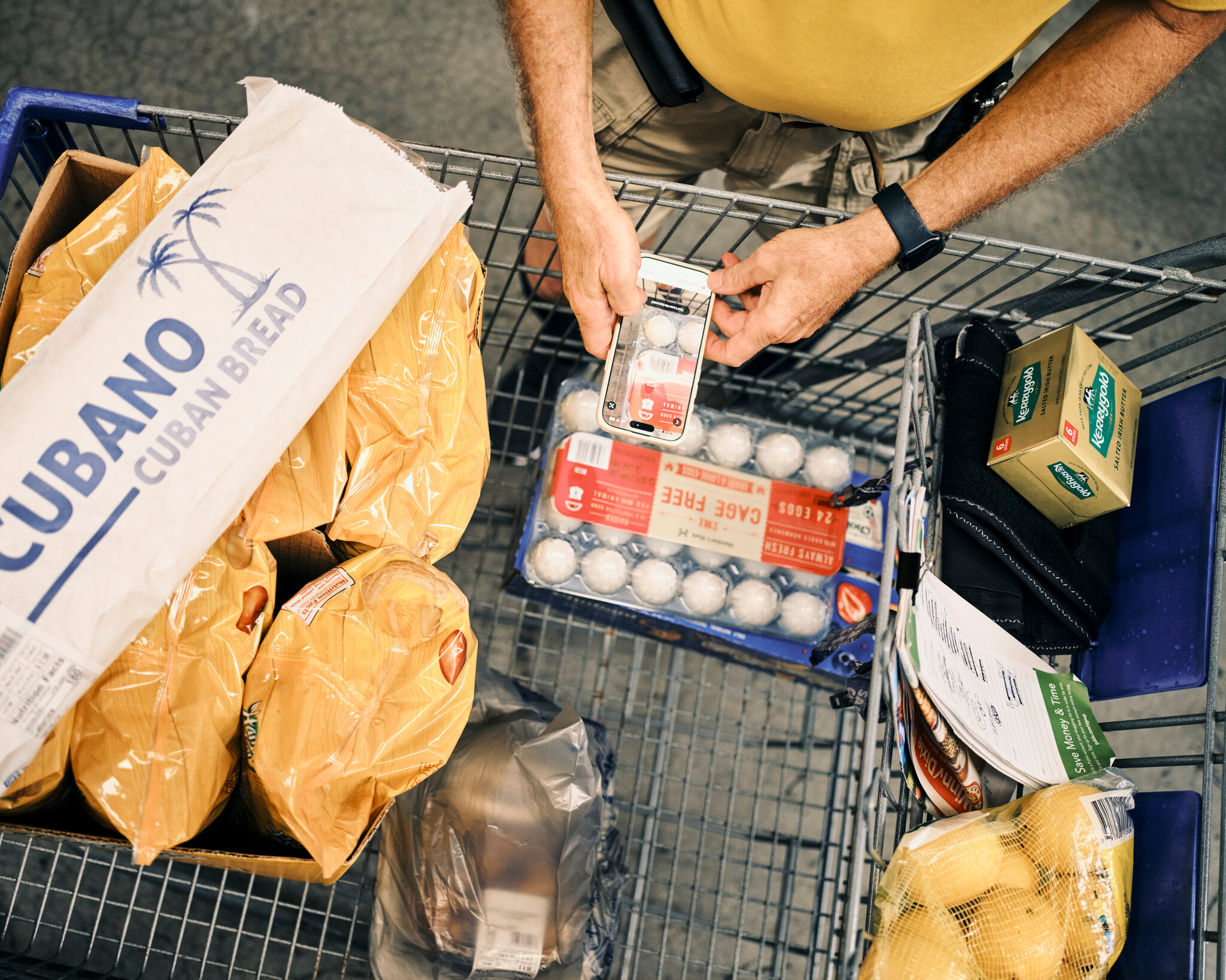 Unexpected Drop in U.S. Retail Sales as Shoppers Feel the Squeeze